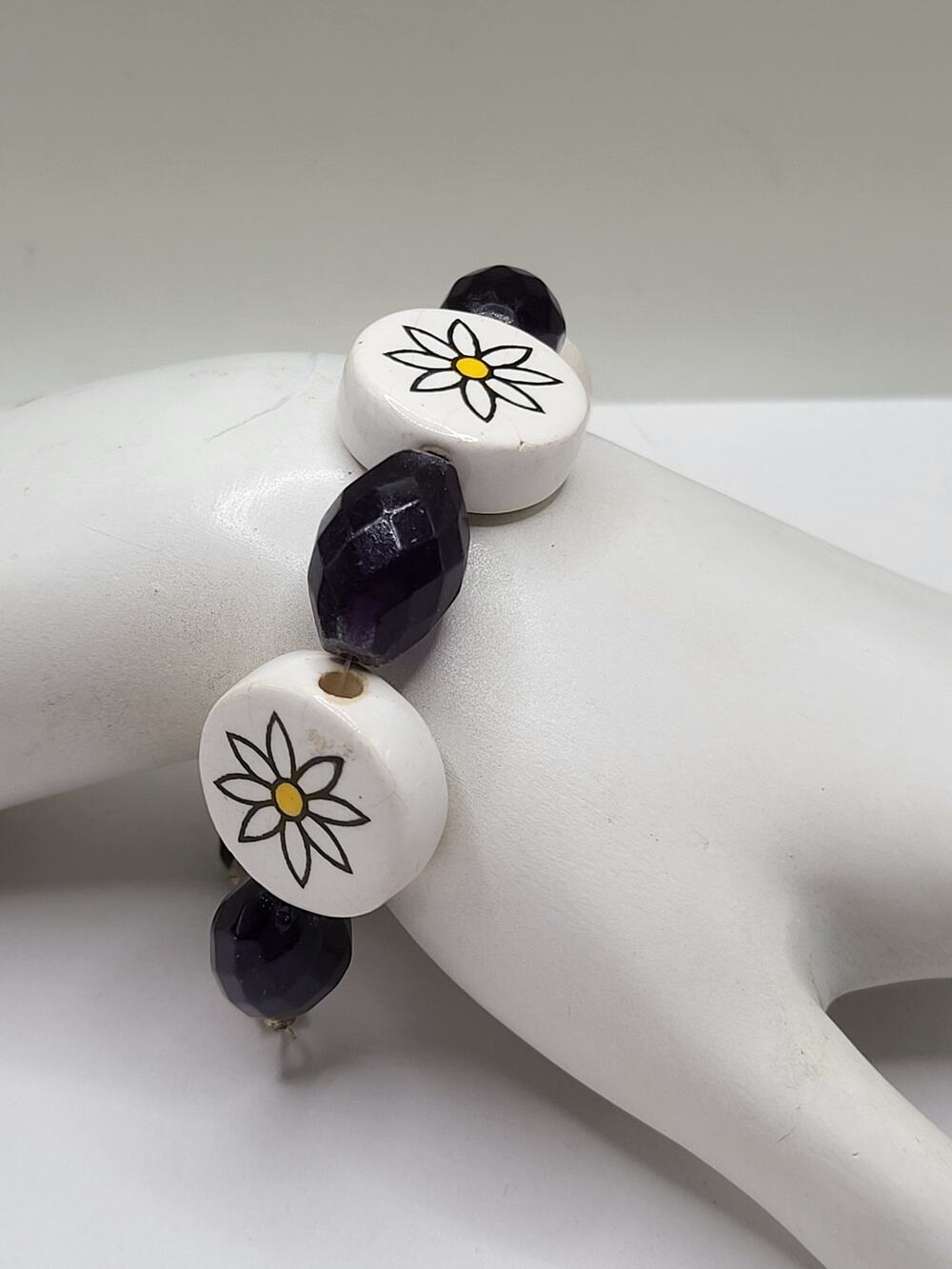 Retro Floral Daisy and Purple Bead Bracelet with Screw Barrel Clasp 7.75"